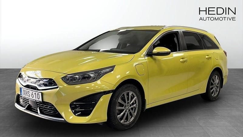 Gul Begagnad 2022 Kia Ceed Advance Halvkombi | 229 900 kr (Superpris) - Bild 1/4