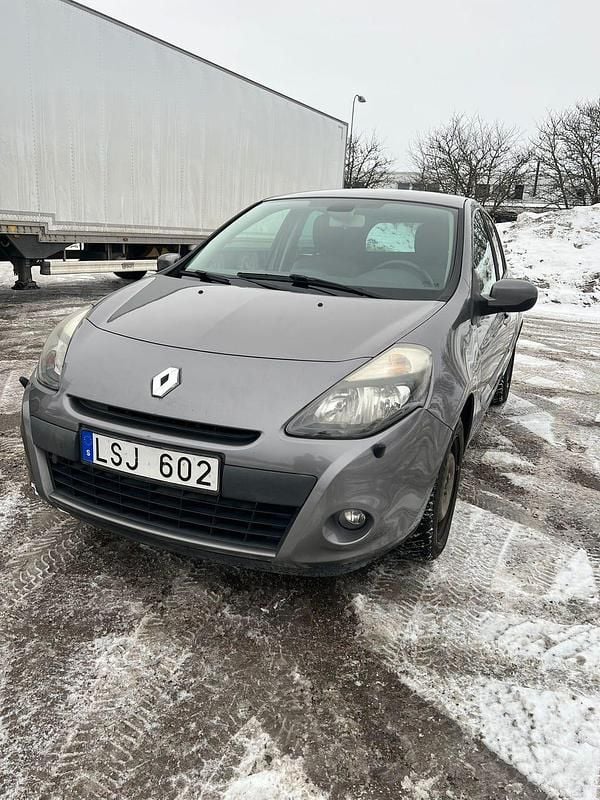 Begagnad Renault Clio R.S. 75 HK (55 kW) 2011 Halvkombi