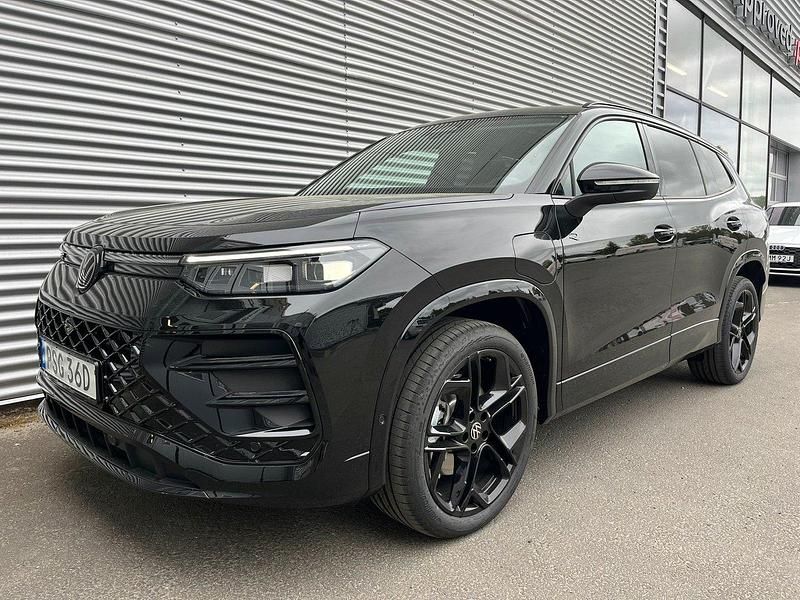 Svart Begagnad 2025 VW Tayron R-line SUV | 629 000 kr (Bra pris) - Bild 1/4