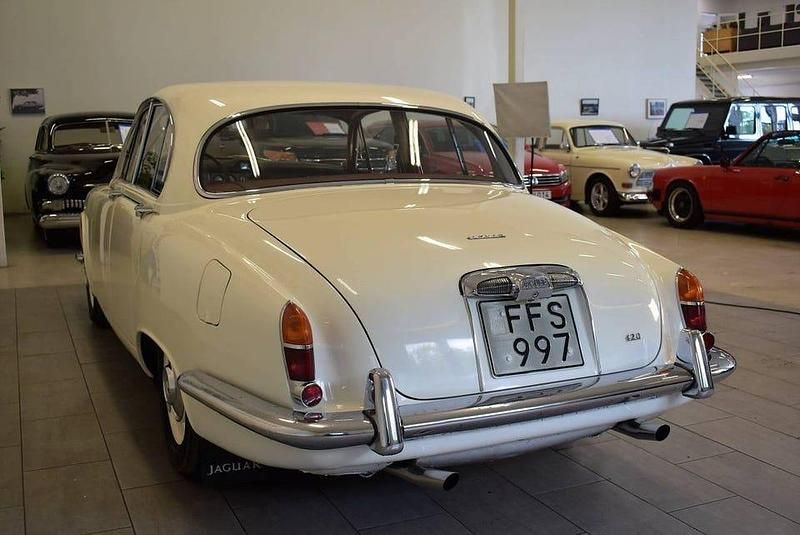 Begagnad Jaguar 420 178 HK (130 kW) 1968 Vit Sedan