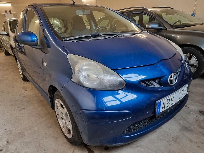 Blå Begagnad 2007 Toyota Aygo Halvkombi | 28 900 kr (Marknadspris) - Bild 1/4