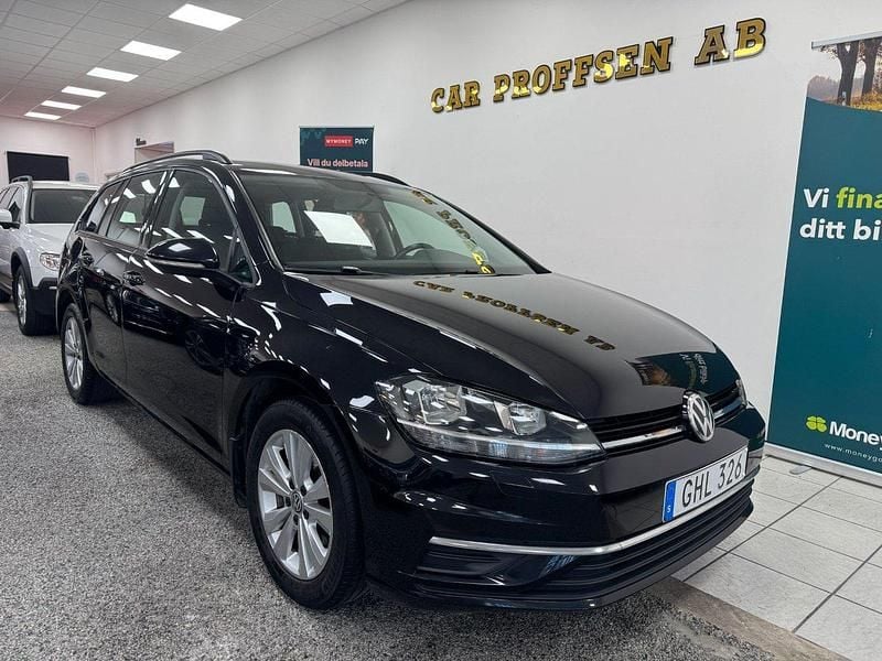 Svart Begagnad 2019 VW Golf VII Kombi | 109 900 kr (Marknadspris) - Bild 1/4