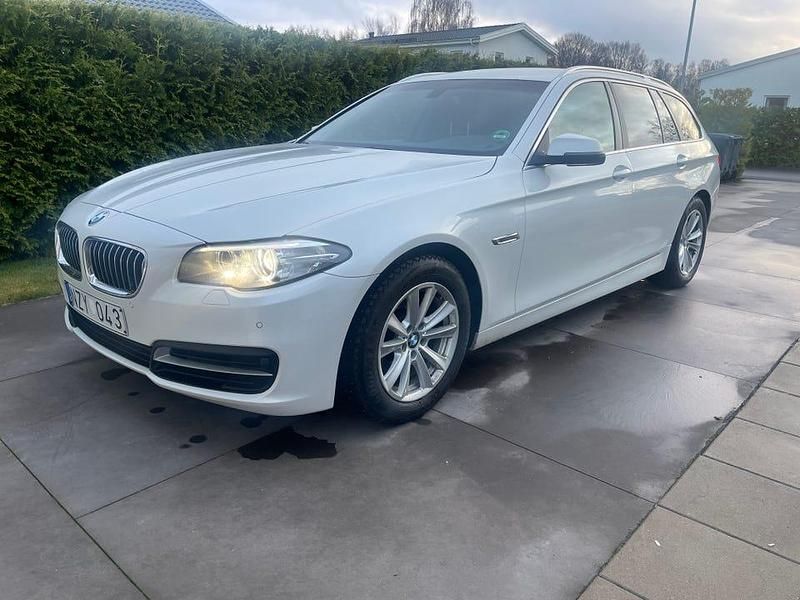 Metallic Begagnad 2014 BMW 520 Kombi | 128 000 kr (Bra pris) - Bild 1/4
