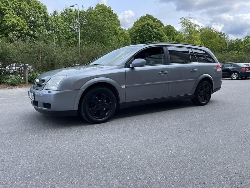 Grå Begagnad 2004 Opel Vectra Kombi | 19 500 kr (Bra pris) - Bild 1/4