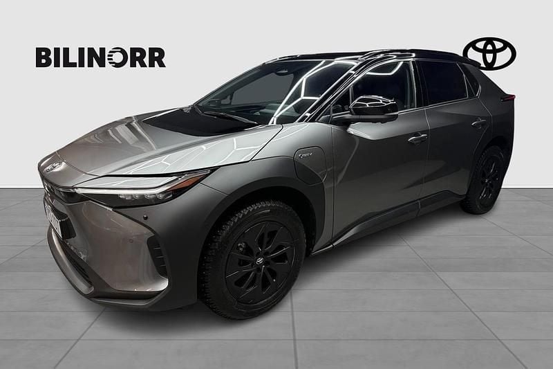Silver Begagnad 2024 Toyota bZ4X Executive SUV | 489 900 kr (Lite dyr) - Bild 1/4