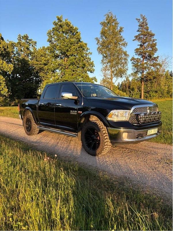 Svart Begagnad 2013 Dodge Ram Pickup | 225 000 kr (Bra pris) - Bild 1/4