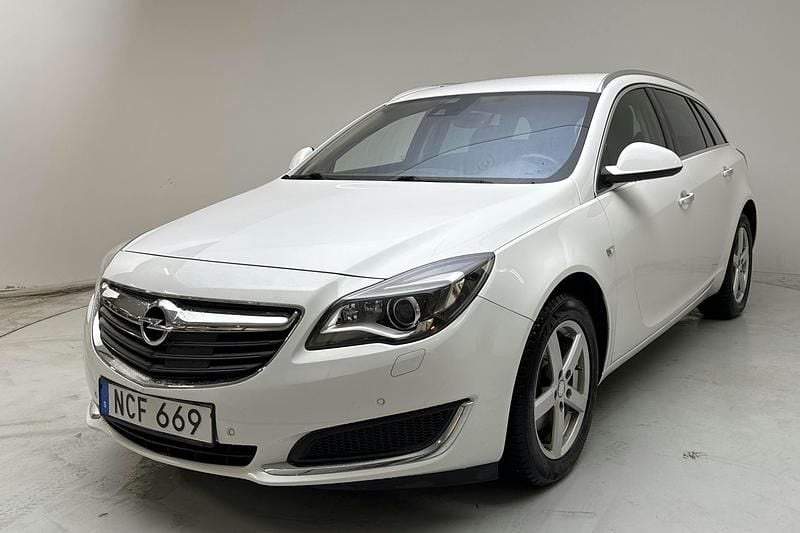 Vit Begagnad 2016 Opel Insignia Business Kombi | 125 000 kr (Lite dyr) - Bild 1/4