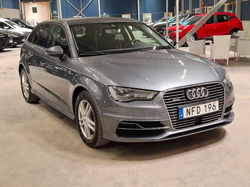 Begagnad Audi A3 Attraction 204 HK (150 kW) 2016 Grå