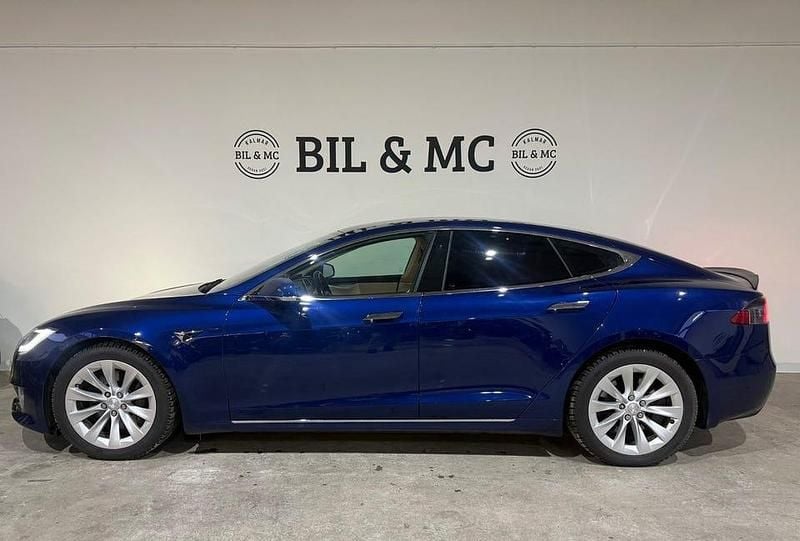 Blå Begagnad 2017 Tesla Model S Halvkombi | 199 000 kr (Bra pris) - Bild 1/4