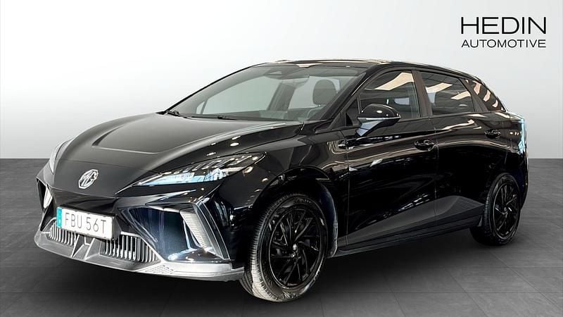 Svart (black) Begagnad 2023 MG MG4 EV Halvkombi | 249 900 kr (Lite dyr) - Bild 1/4