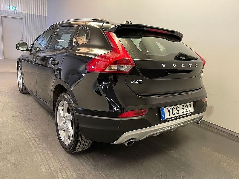 Begagnad Volvo V40 Business Edition 150 HK (110 kW) 2016 Svart Halvkombi