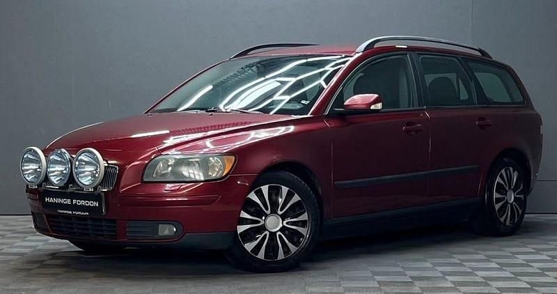 Röd Begagnad 2005 Volvo V50 Kombi | 39 900 kr (Marknadspris) - Bild 1/4