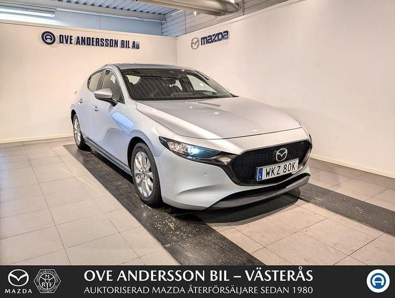 Grå Begagnad 2019 Mazda 3 Sky Halvkombi | 164 900 kr (Marknadspris) - Bild 1/4