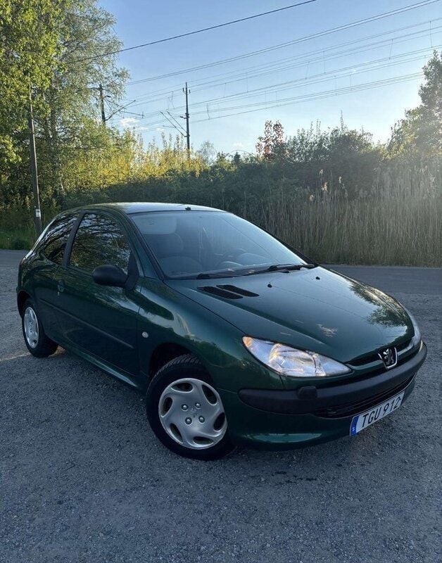 Grön Begagnad 2002 Peugeot 206 Halvkombi | 22 000 kr (Marknadspris) - Bild 1/3