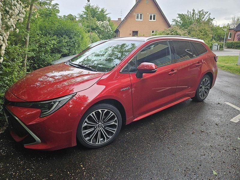 Röd Begagnad 2019 Toyota Corolla Executive Kombi | 230 000 kr (Marknadspris) - Bild 1/4