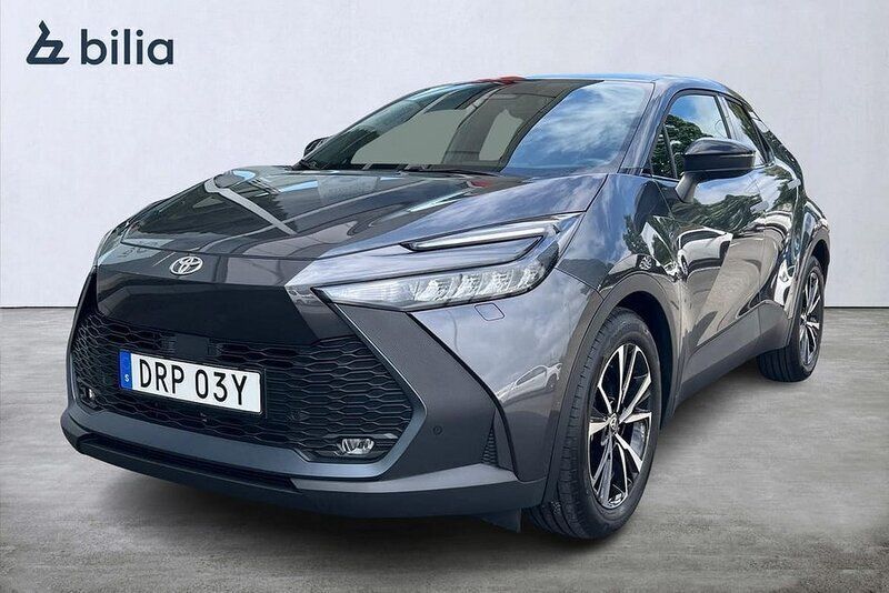 Mörkgrå Begagnad 2024 Toyota C-HR Style SUV | 364 900 kr (Marknadspris) - Bild 1/3