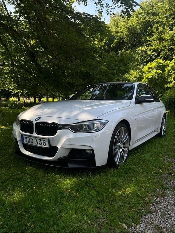 Vit Begagnad 2013 BMW 328 M Sport Sedan | 150 000 kr (Marknadspris) - Bild 1/4