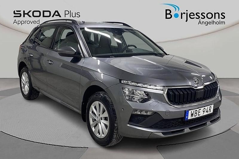 Grå Begagnad 2024 Skoda Kamiq Selection SUV | 264 000 kr (Marknadspris) - Bild 1/4