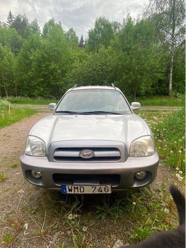 Silver Begagnad 2005 Hyundai Santa Fe SUV | 9 000 kr (Marknadspris) - Bild 1/4