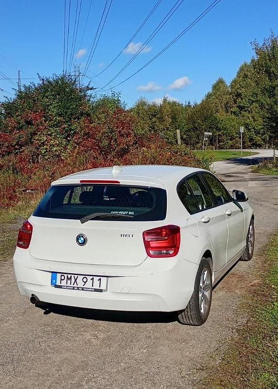 Vit Begagnad 2014 BMW 116 Halvkombi | 90 000 kr (Marknadspris) - Bild 1/1