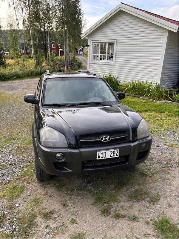 Svart Begagnad 2005 Hyundai Tucson SUV | 25 000 kr (Bra pris) - Bild 1/4
