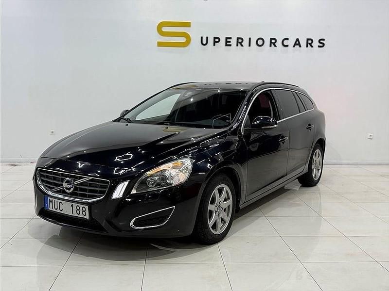 Svart Begagnad 2013 Volvo V60 Momentum Kombi | 129 900 kr (Dyr) - Bild 1/4