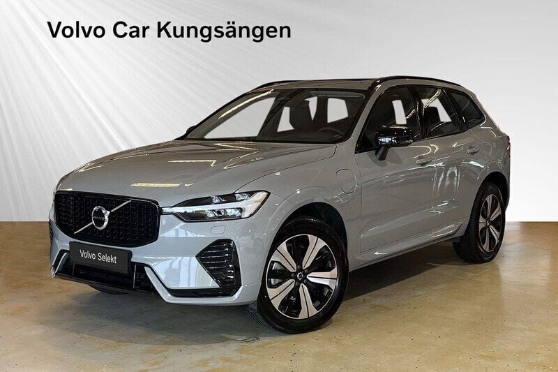 Grå Begagnad 2024 Volvo XC60 Plus SUV | 544 900 kr (Marknadspris) - Bild 1/3
