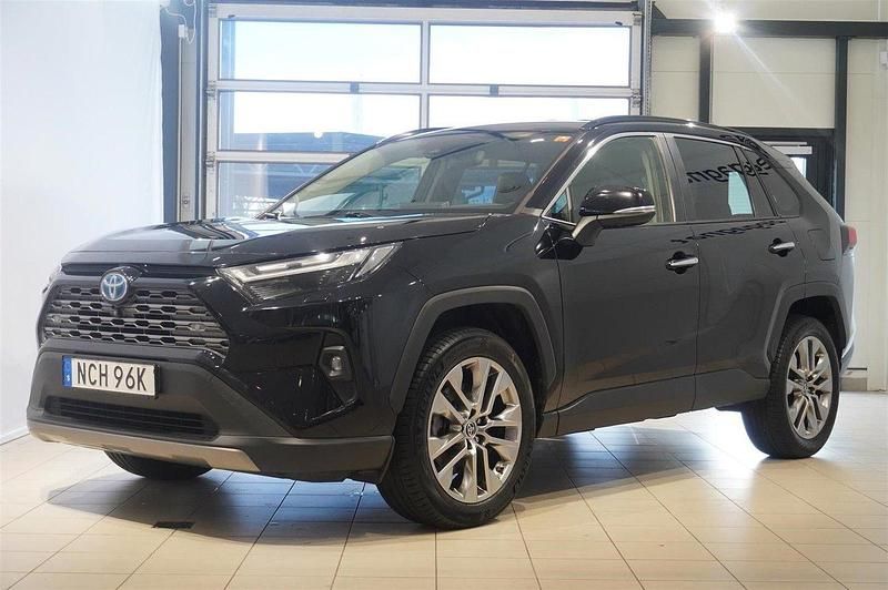 Svart Begagnad 2022 Toyota RAV4 Hybrid Executive SUV | 319 500 kr (Marknadspris) - Bild 1/4
