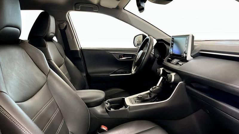 Begagnad Toyota RAV4 Hybrid 178 HK (130 kW) 2020 Silver SUV