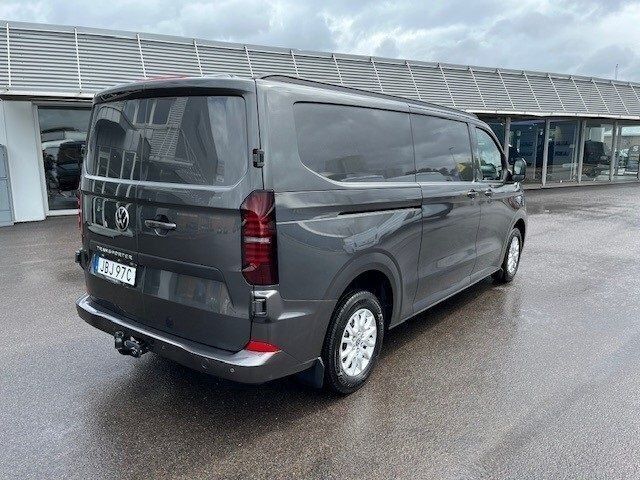 Ljusgrå (graphite dust metallic) Ny 2025 VW T6.1 Van | 584 000 kr (Marknadspris) - Bild 1/2