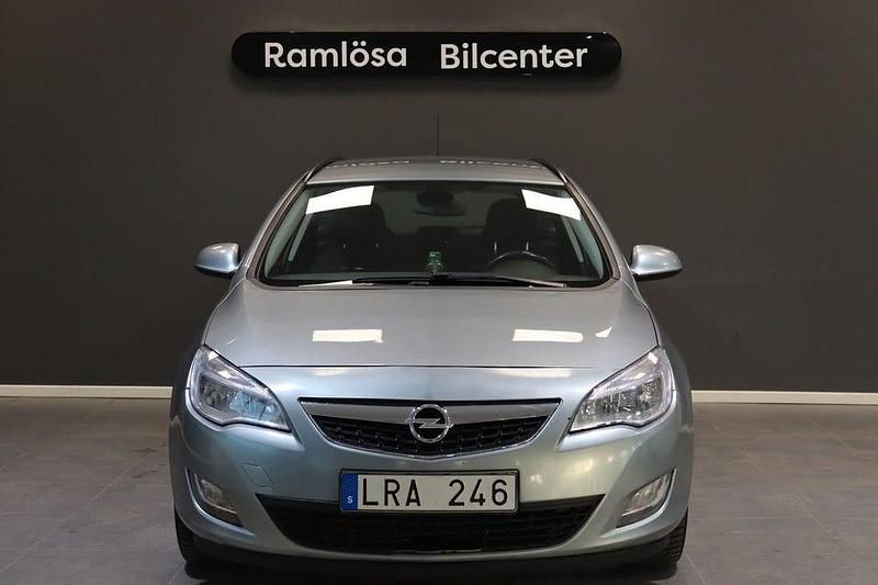 Begagnad Opel Astra Enjoy 126 HK (92 kW) 2011 Grå Kombi