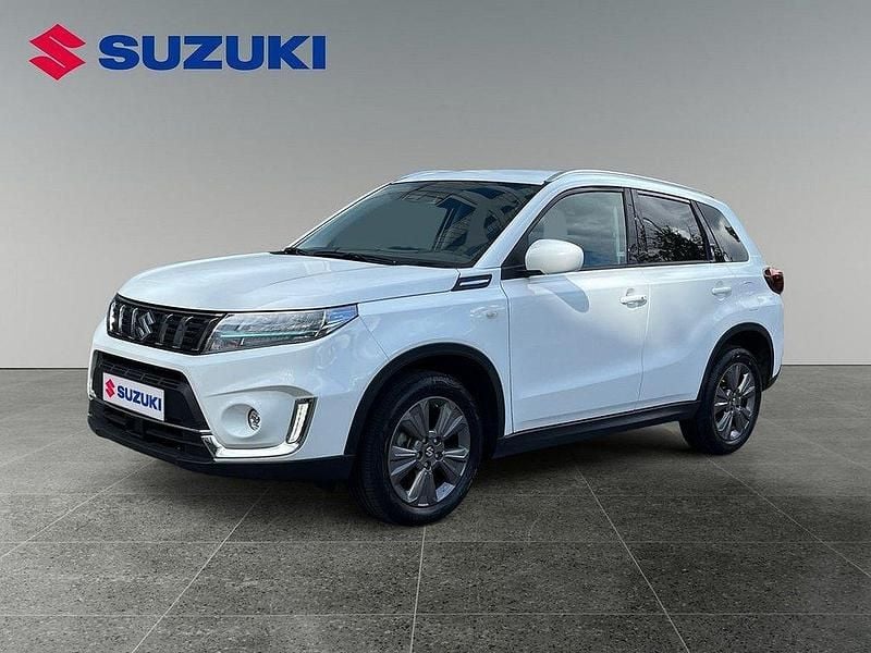 Vit Begagnad 2022 Suzuki Vitara SUV | 244 900 kr (Superpris) - Bild 1/4