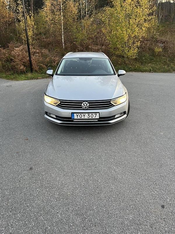 Silver Begagnad 2018 VW Passat Kombi | 160 000 kr (Superpris) - Bild 1/3