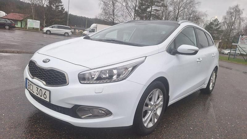 Vit Begagnad 2014 Kia Ceed Sportswagon Comfort Kombi | 69 000 kr (Bra pris) - Bild 1/4