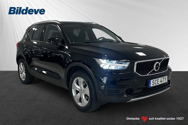 Svart Begagnad 2022 Volvo XC40 Momentum SUV | 289 900 kr (Marknadspris) - Bild 1/4