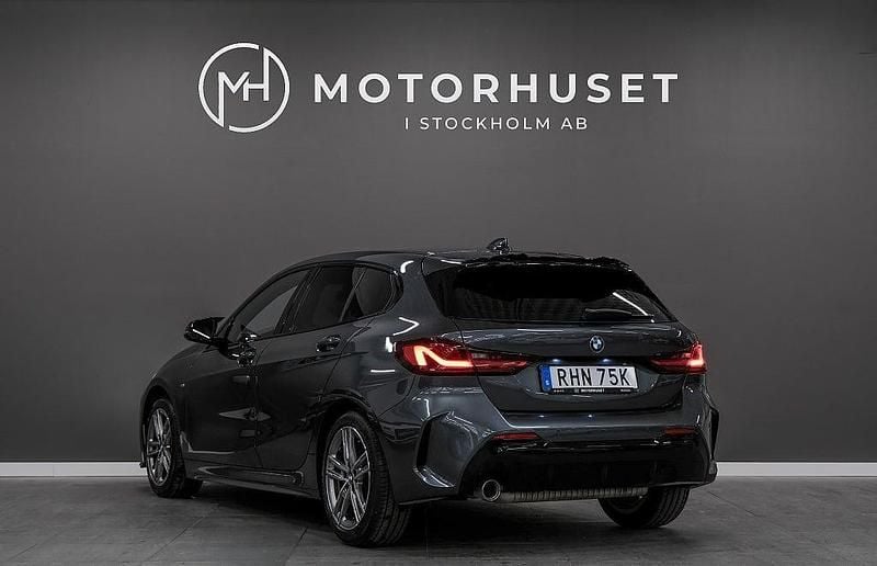 Begagnad BMW 118 Performance 140 HK (102 kW) 2020 Grå Halvkombi