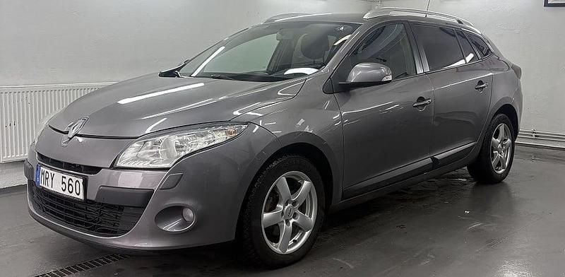 Grå Begagnad 2011 Renault Mégane GrandTour Kombi | 39 900 kr (Marknadspris) - Bild 1/4