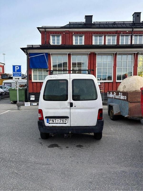 Vit Begagnad 2006 Peugeot Partner Minibuss | 6 000 kr (Superpris) - Bild 1/4