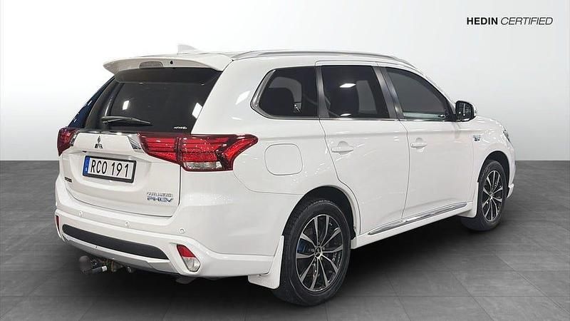 Begagnad Mitsubishi Outlander 203 HK (149 kW) 2015 Vit SUV