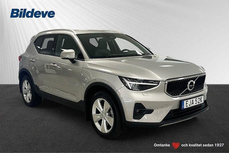 Silver Begagnad 2023 Volvo XC40 Core SUV | 349 900 kr (Marknadspris) - Bild 1/4