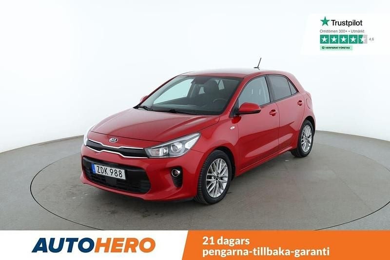 Röd Begagnad 2017 Kia Rio Attract Halvkombi | 110 000 kr (Marknadspris) - Bild 1/4