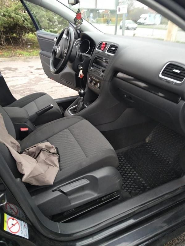 Ser bra ut Begagnad 2013 VW Golf VI Halvkombi | 77 000 kr (Marknadspris) - Bild 1/4