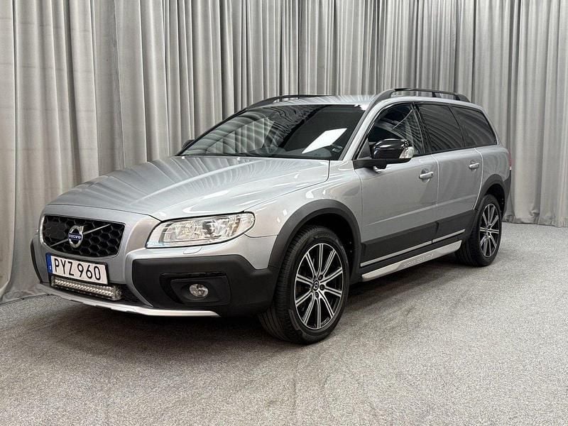 Silver Begagnad 2015 Volvo XC70 Standard SUV | 179 900 kr (Marknadspris) - Bild 1/4