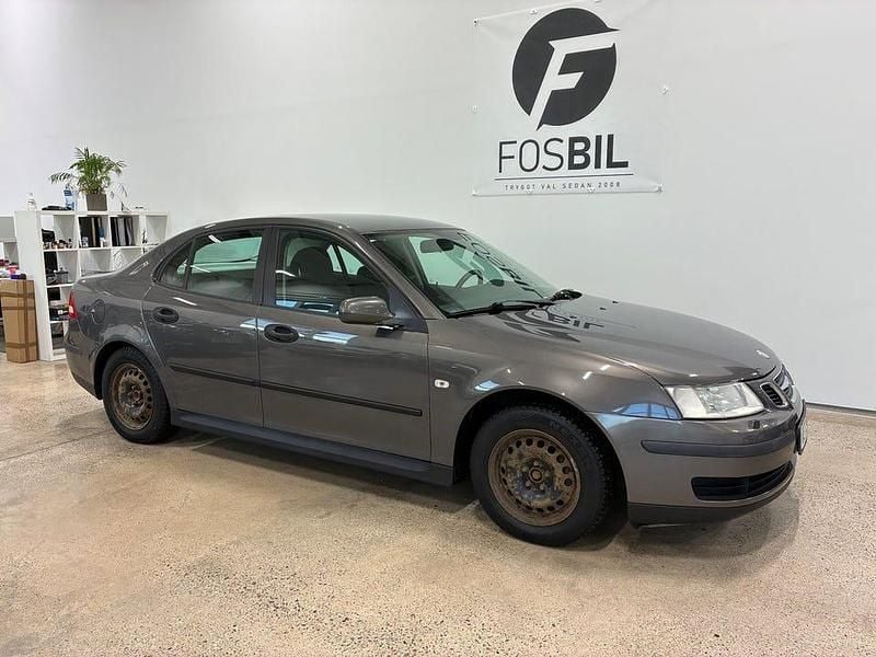 Brun Begagnad 2004 Saab 9-3 Linear Sedan | 34 900 kr (Marknadspris) - Bild 1/3
