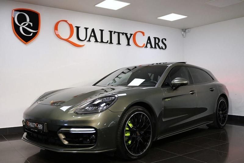 Mörkgrön Begagnad 2022 Porsche Panamera 4 Platinum Edition Sedan | 899 000 kr (Marknadspris) - Bild 1/4