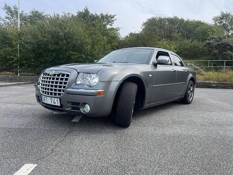 Grå Begagnad 2007 Chrysler 300C Sedan | 45 900 kr (Bra pris) - Bild 1/4