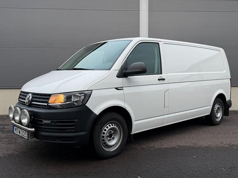 Vit Begagnad 2016 VW T6 Van | 169 900 kr (Marknadspris) - Bild 1/4