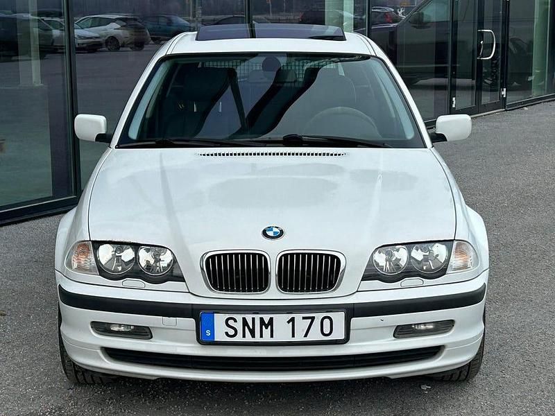 Alpine white Begagnad 2001 BMW 320 Kombi | 50 000 kr (Marknadspris) - Bild 1/4