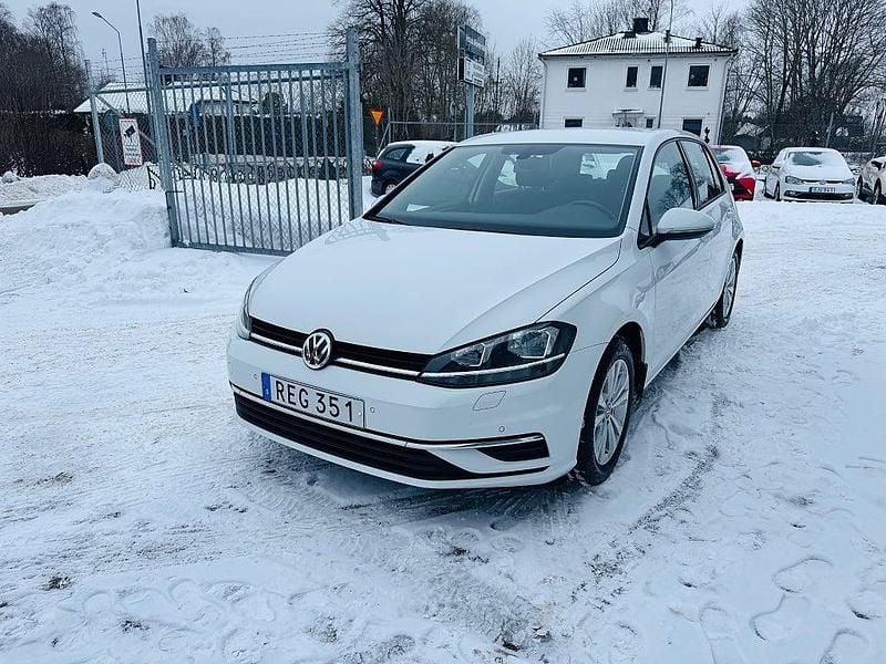 Begagnad VW Golf VII 125 HK (91 kW) 2018 Vit Halvkombi