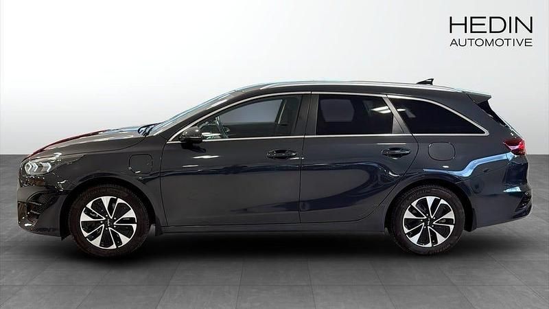 Begagnad Kia Ceed 141 HK (103 kW) 2024 Grå Halvkombi
